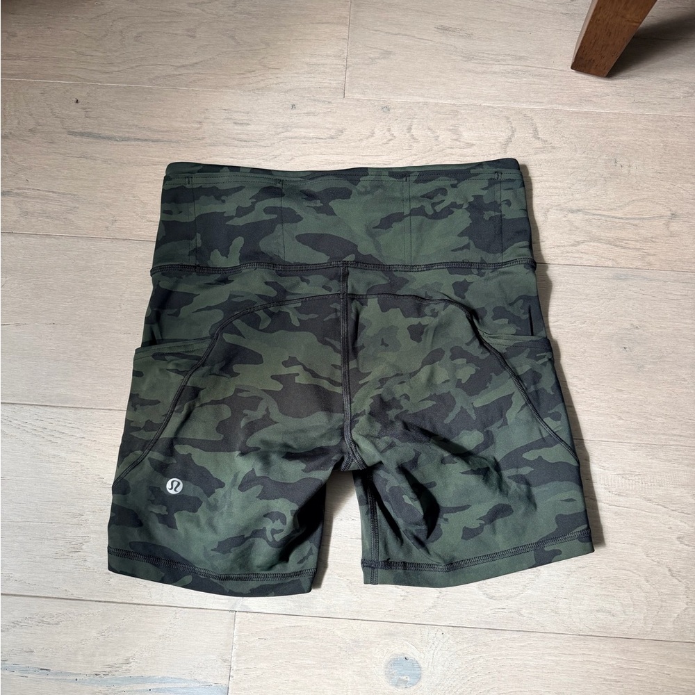 LULULEMON FAST AND FREE SHORT 6” NON REFLECTIVE INCOGNITO CAMO GATOR GREEN